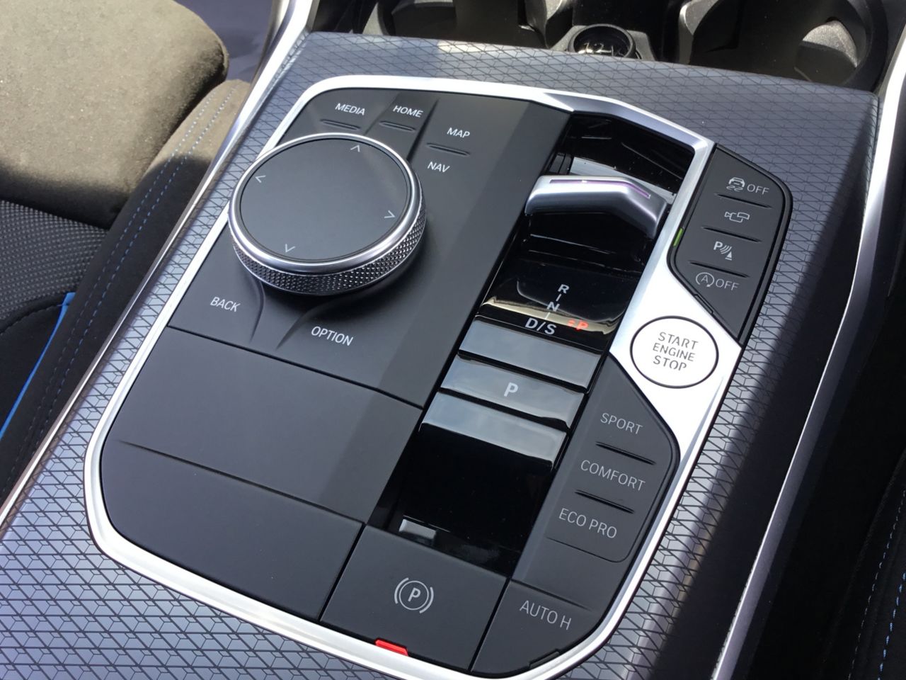 320d xDrive Berline RHD
