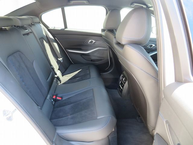 320d xDrive Berline RHD