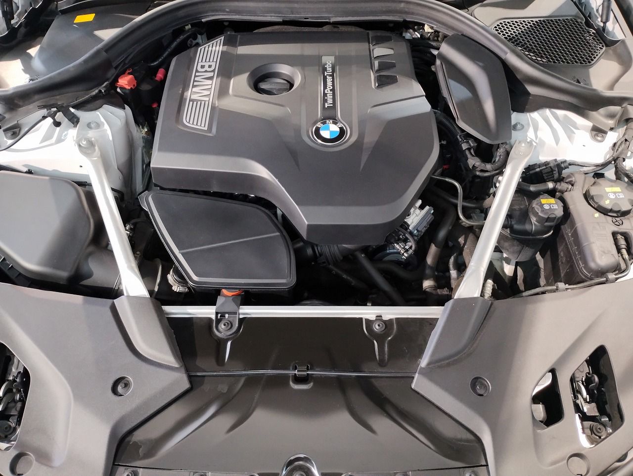 523I