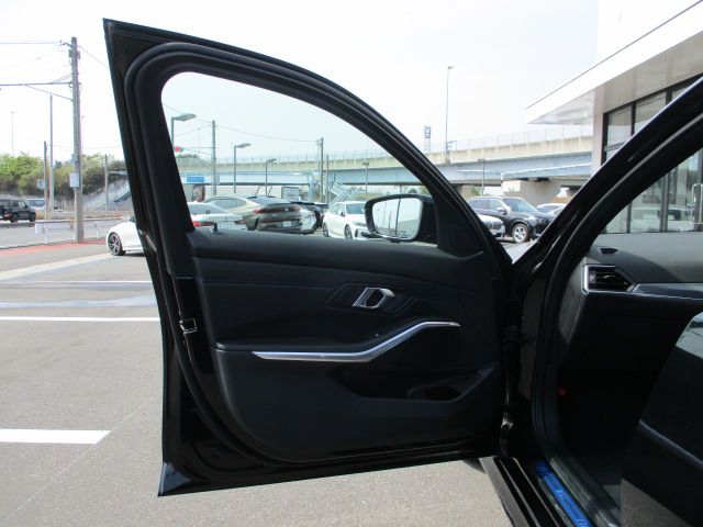 320d xDrive Berline RHD