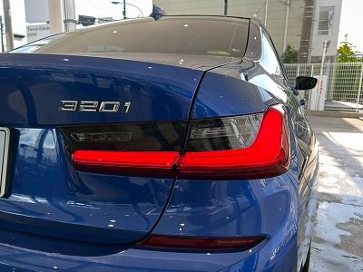 320i Sedan RHD