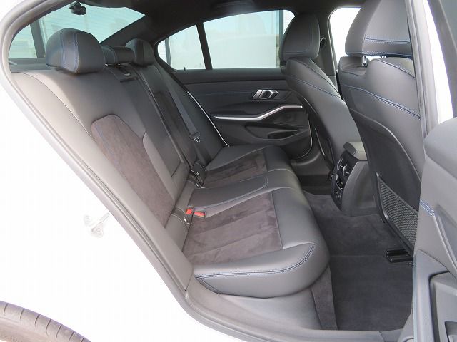 G20 320d xDrive RHD Saloon