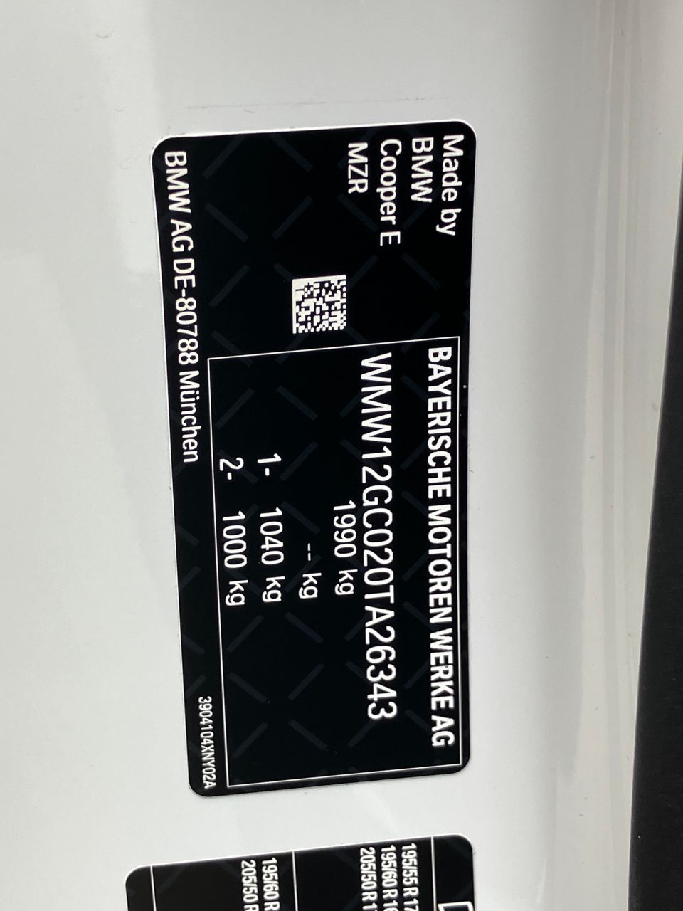 J01 MINI Cooper E