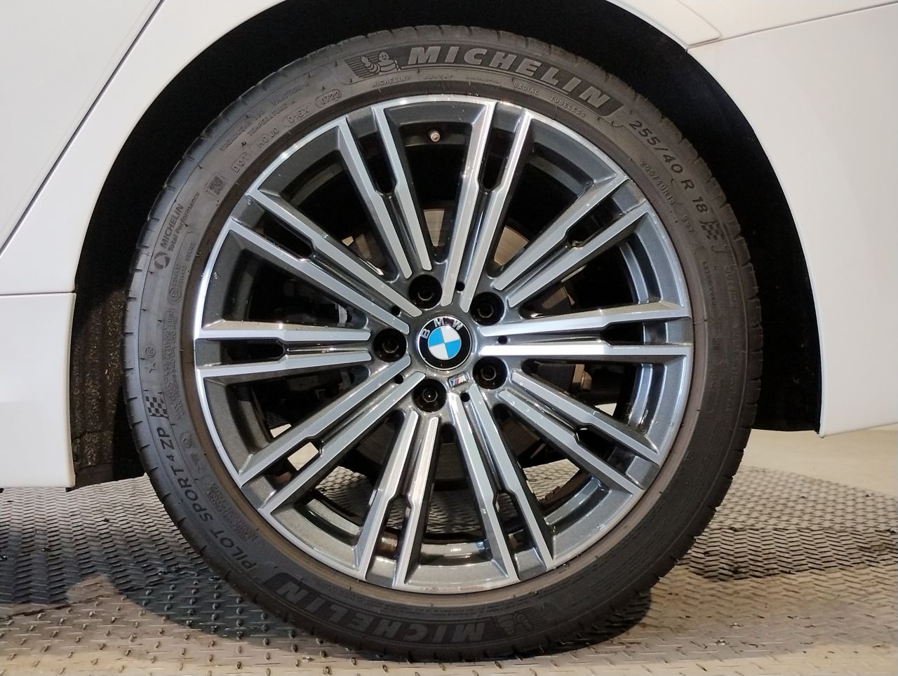320i Sedan RHD