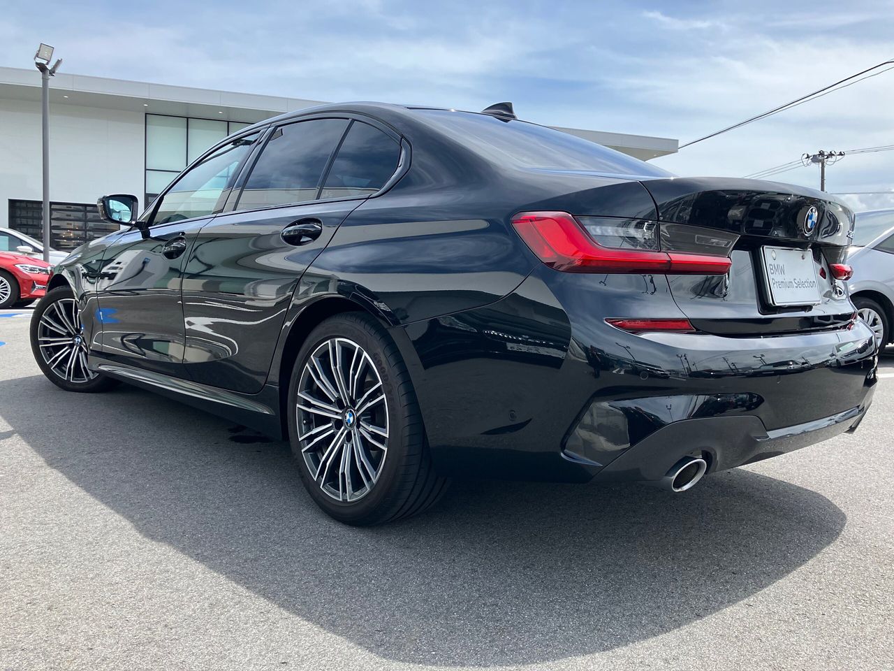 320i Sedan RHD