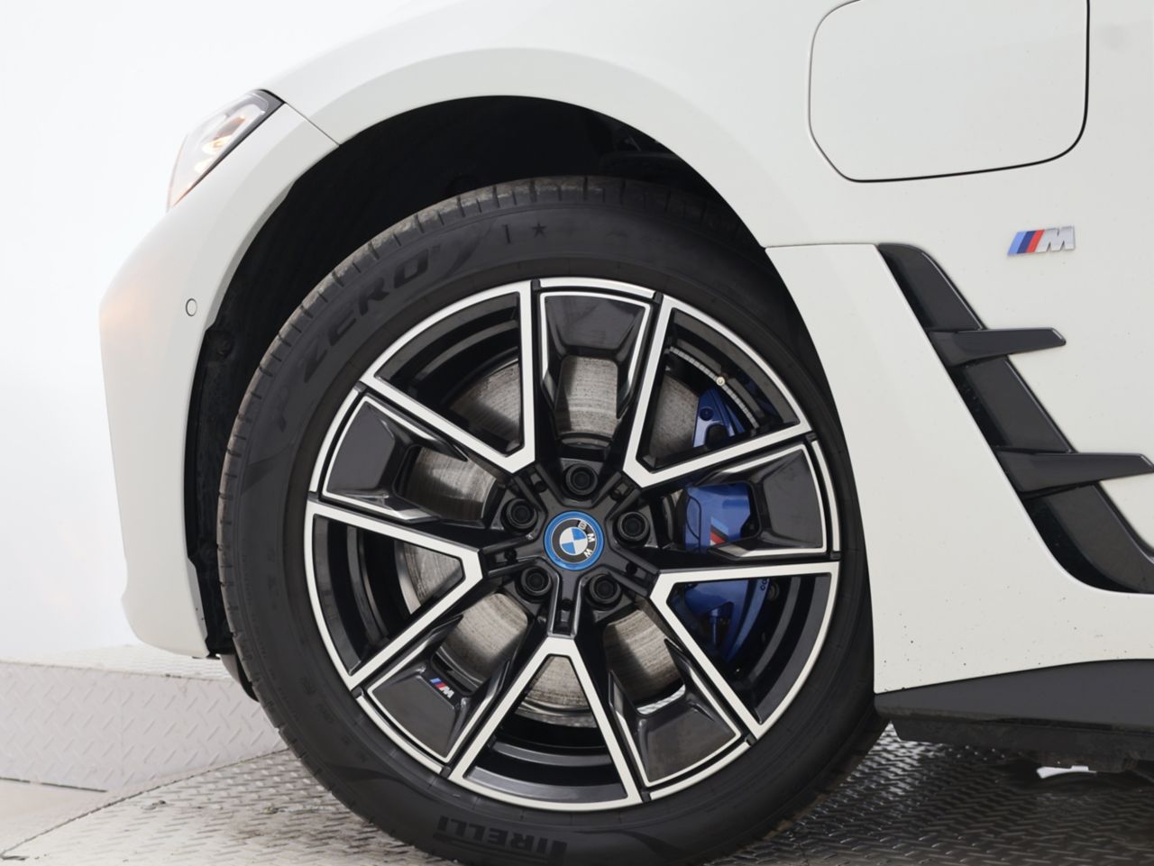 G26 i4 eDrive40 RHD