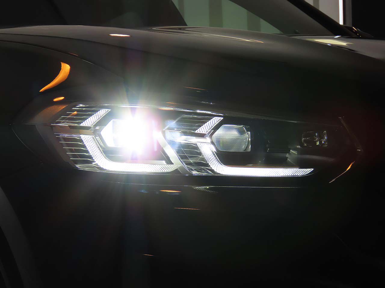 G02 X4 M40i RHD LCI