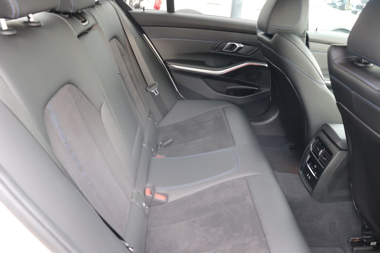 320d xDrive Berline RHD