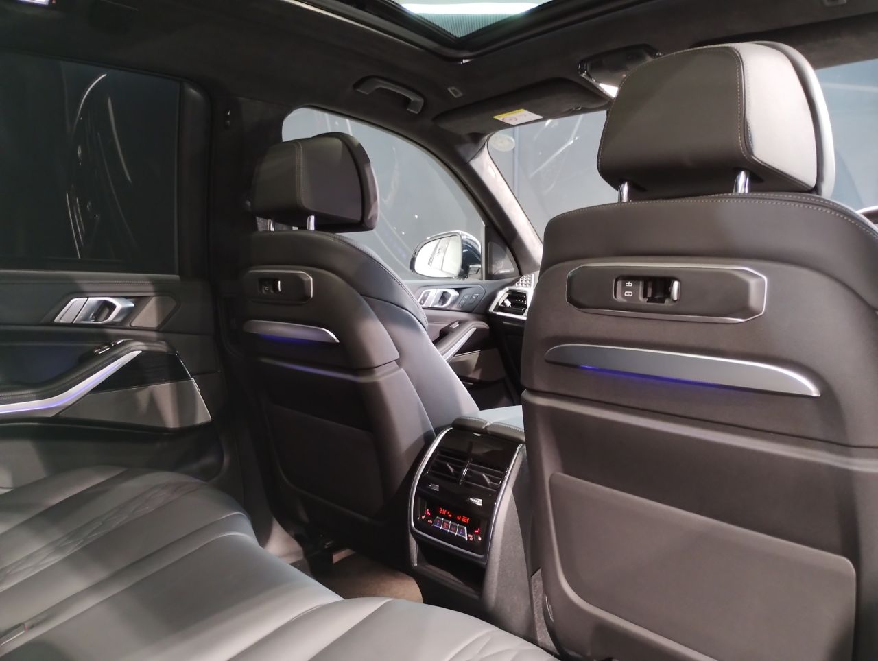 X7 xDrive40d RHD US