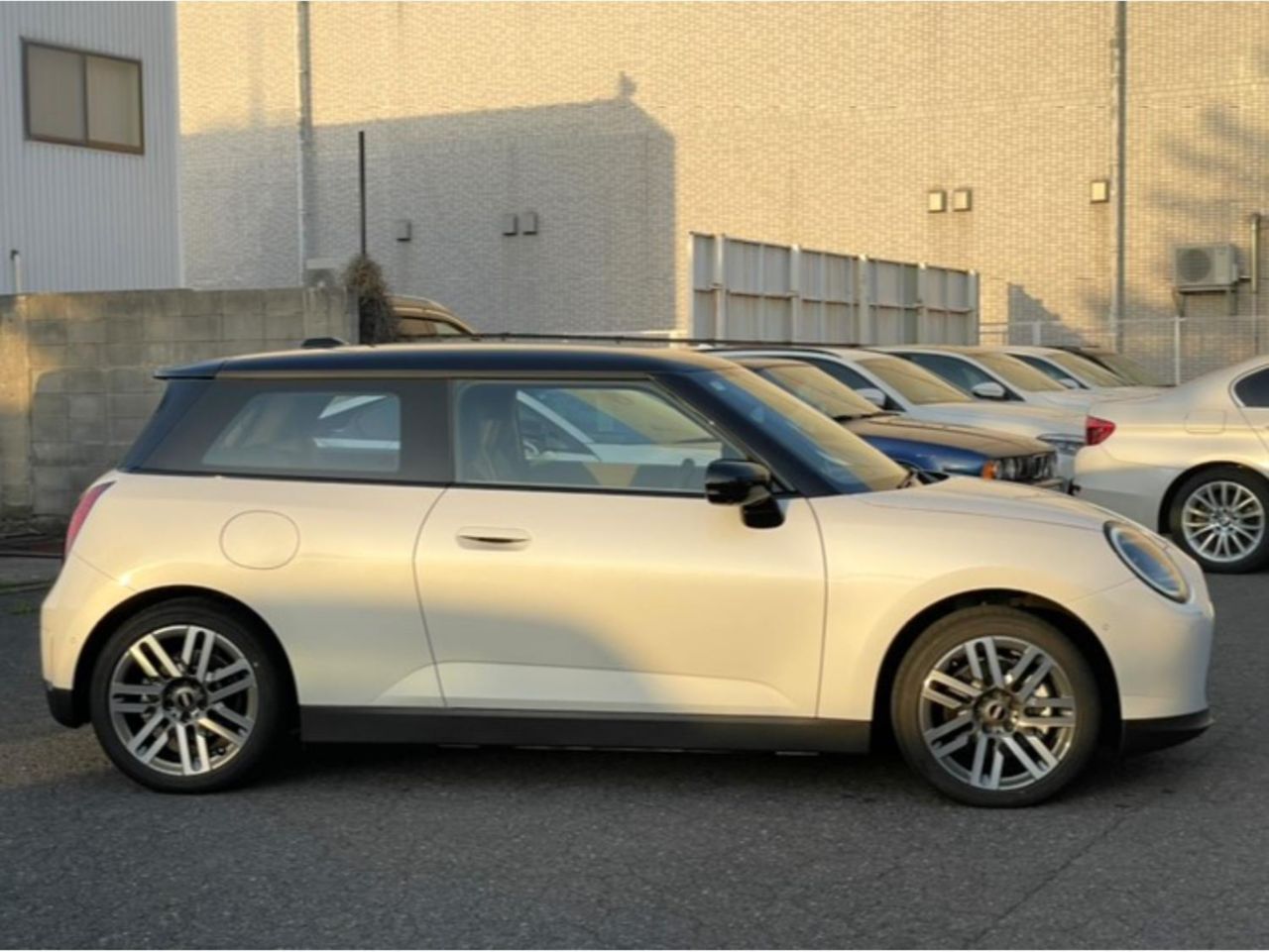 J01 MINI Cooper SE