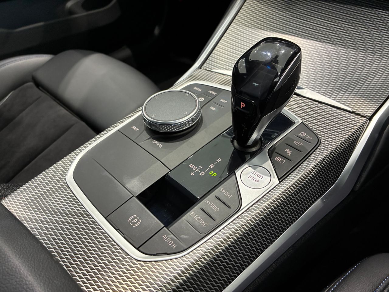 G20 330e Saloon RHD