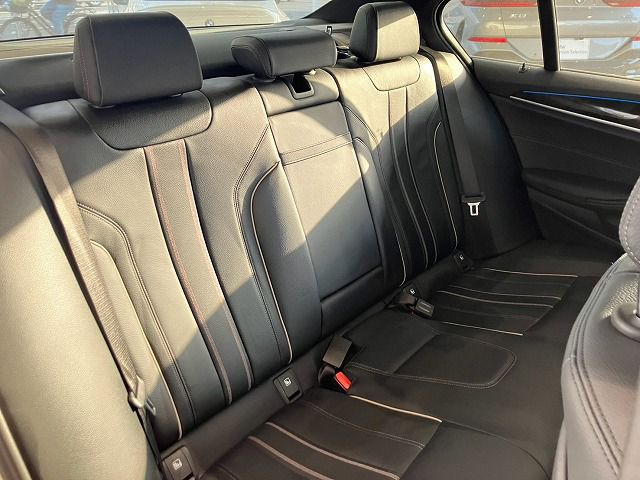 530e Sedan RHD