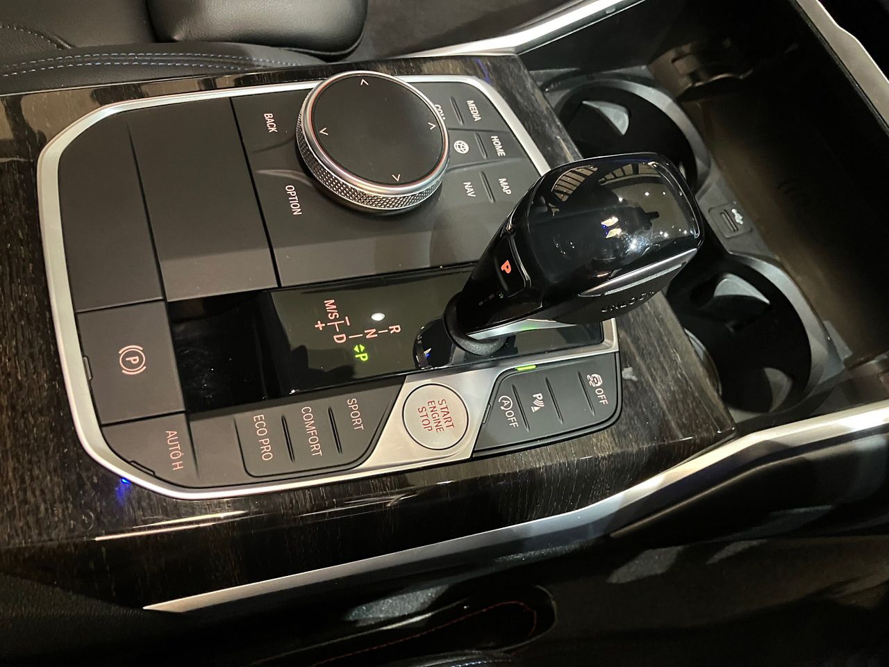 G20 320d xDrive RHD Saloon