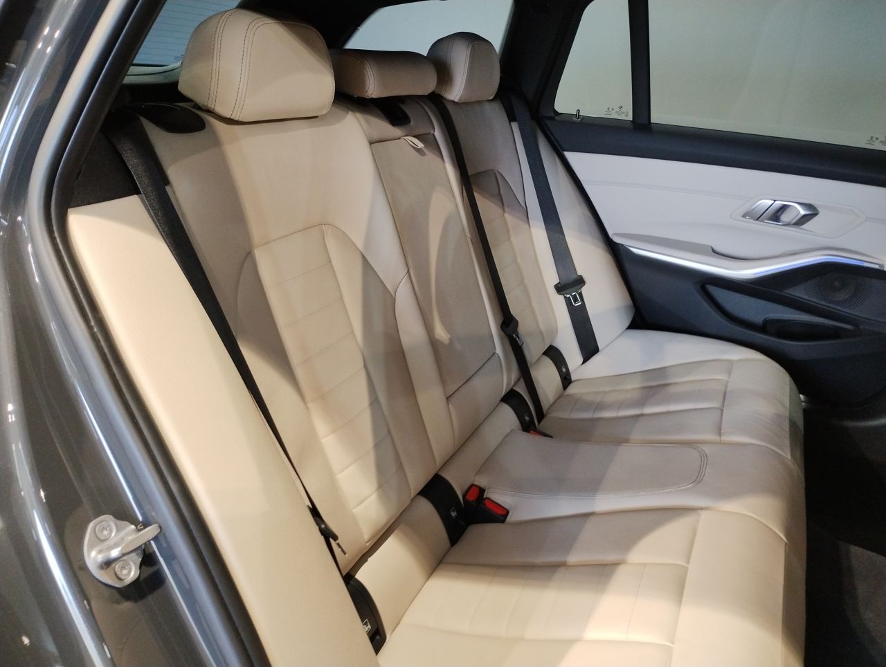 G21 330i Touring RHD