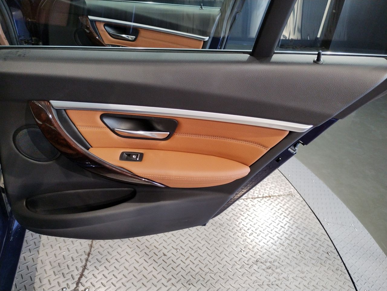 320D SEDAN RHD