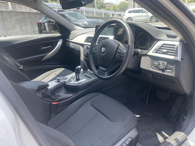 320D SEDAN RHD