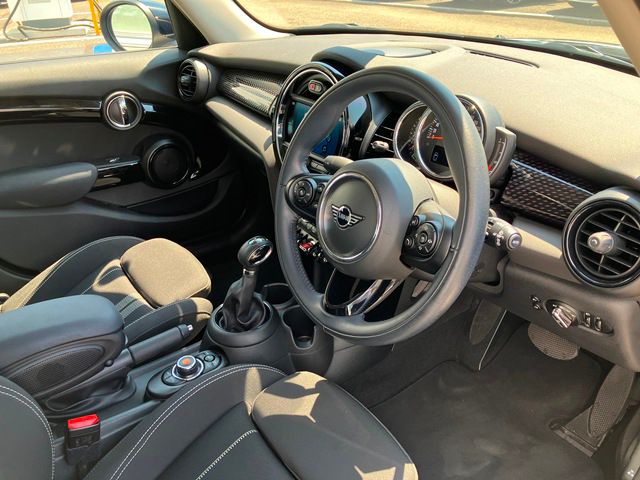 F55 COOPER S D(AT)