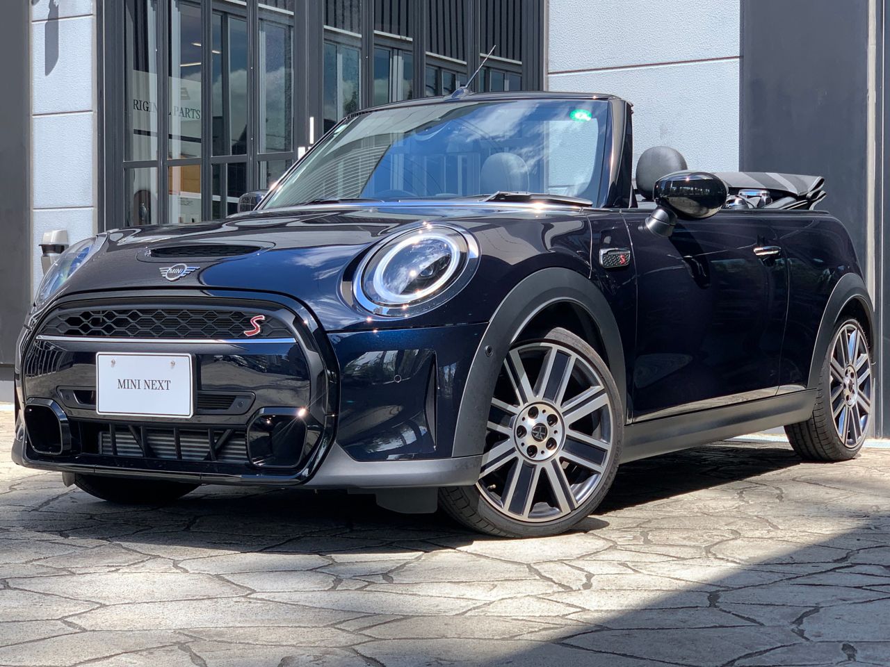 MINI COOPER S CONVERTIBLE.