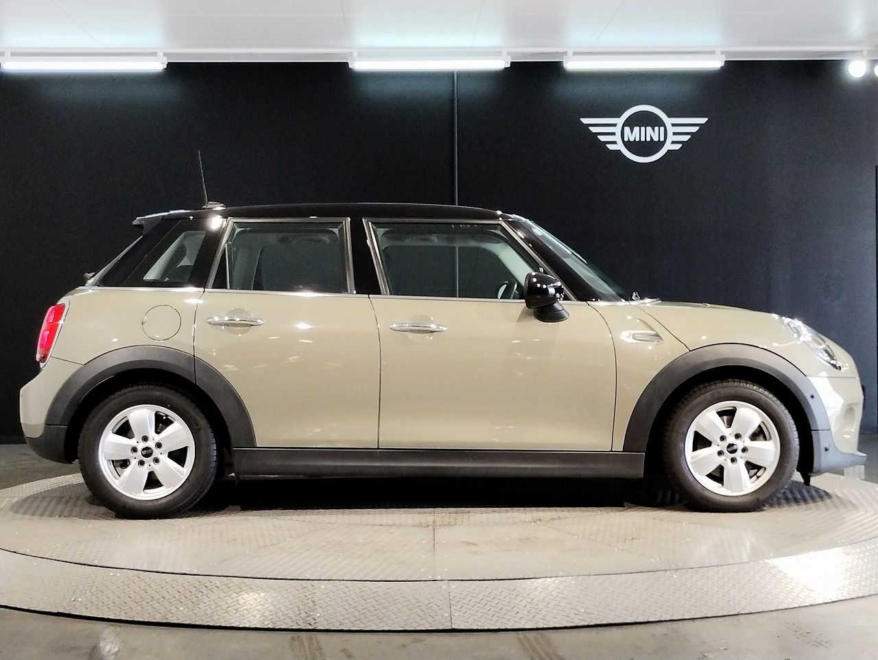 F55 COOPER D (AT)