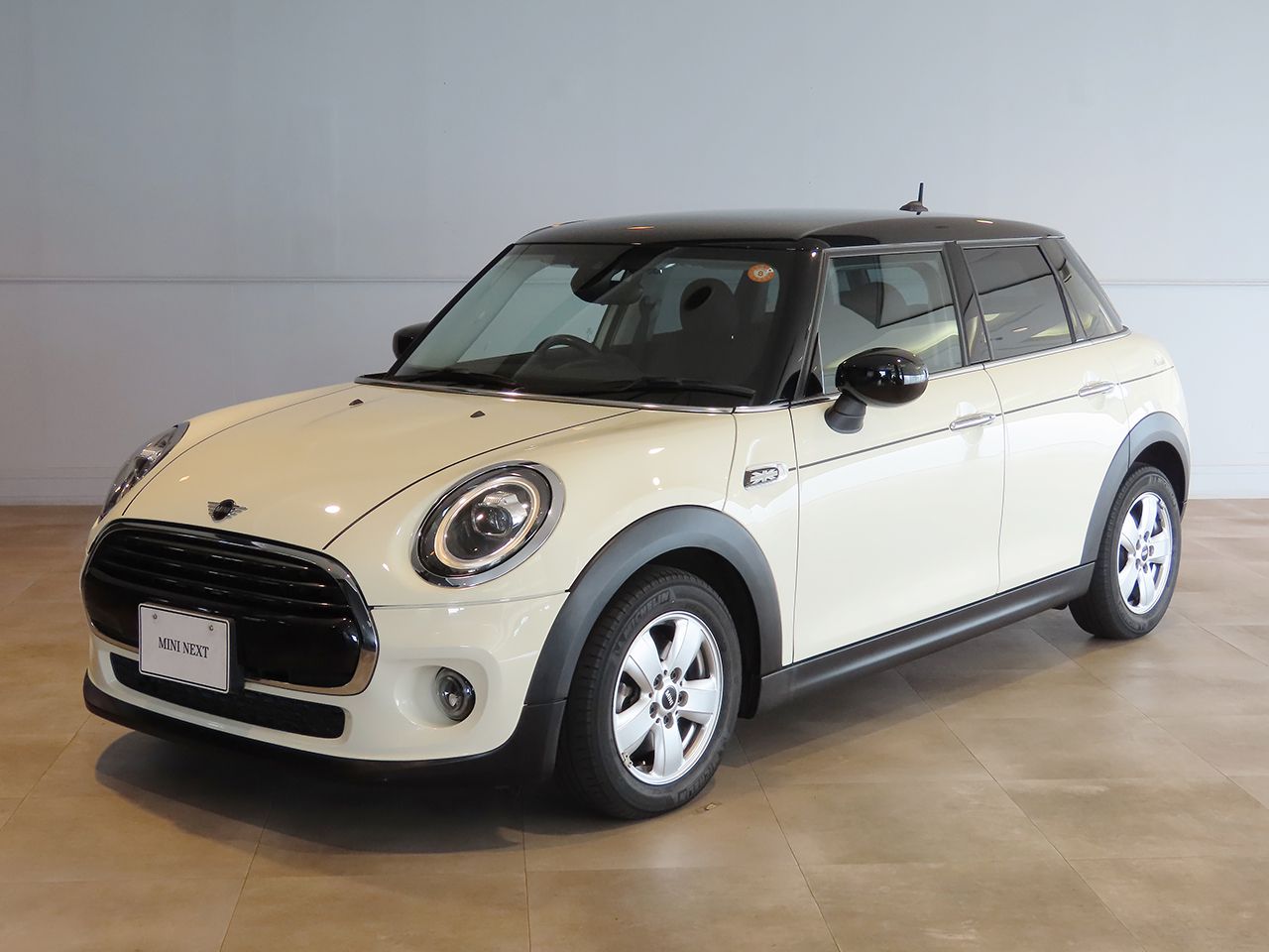 MINI COOPER D 5 DOOR PICCADILLY EDITION.