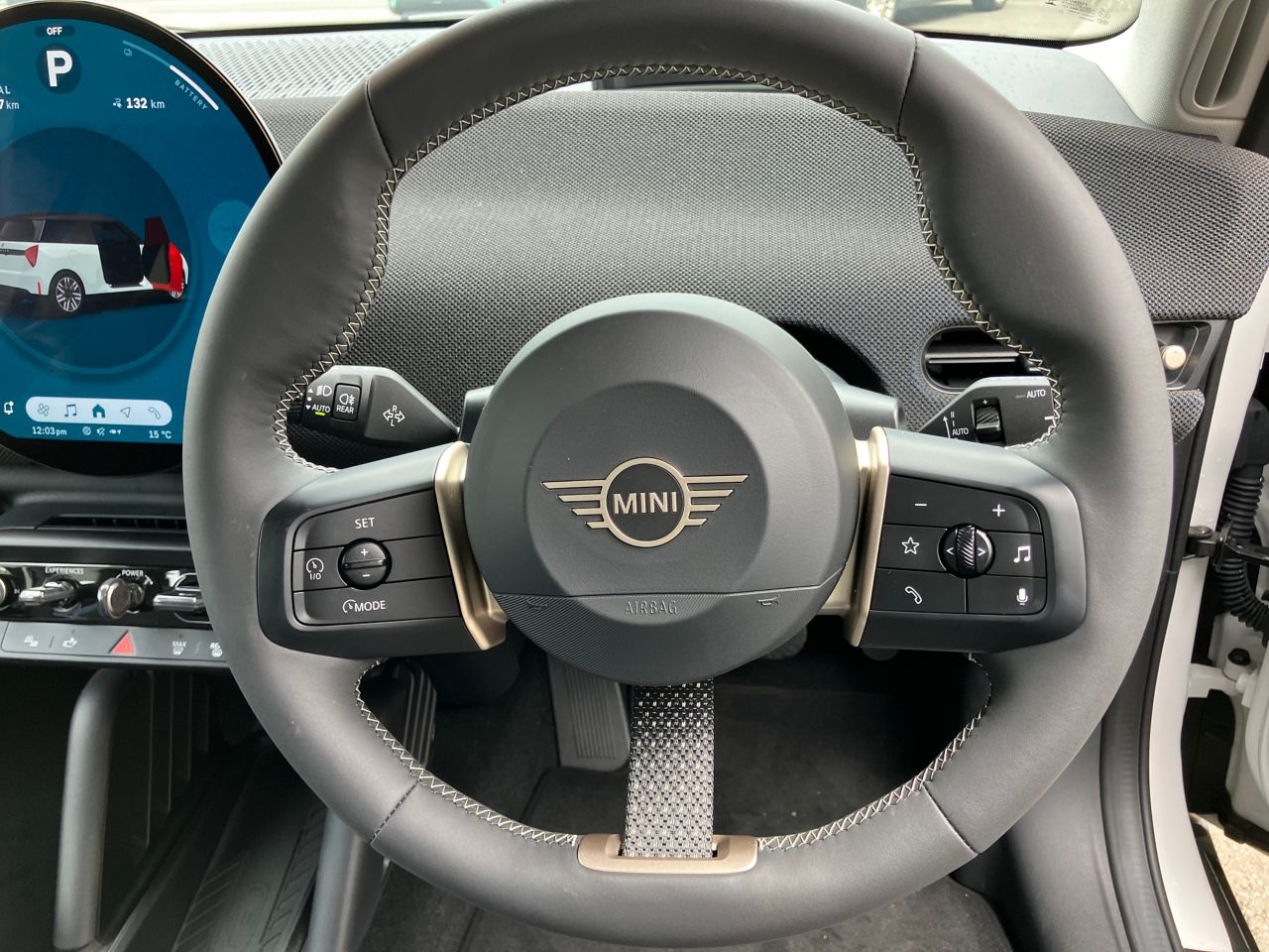 J01 MINI Cooper E