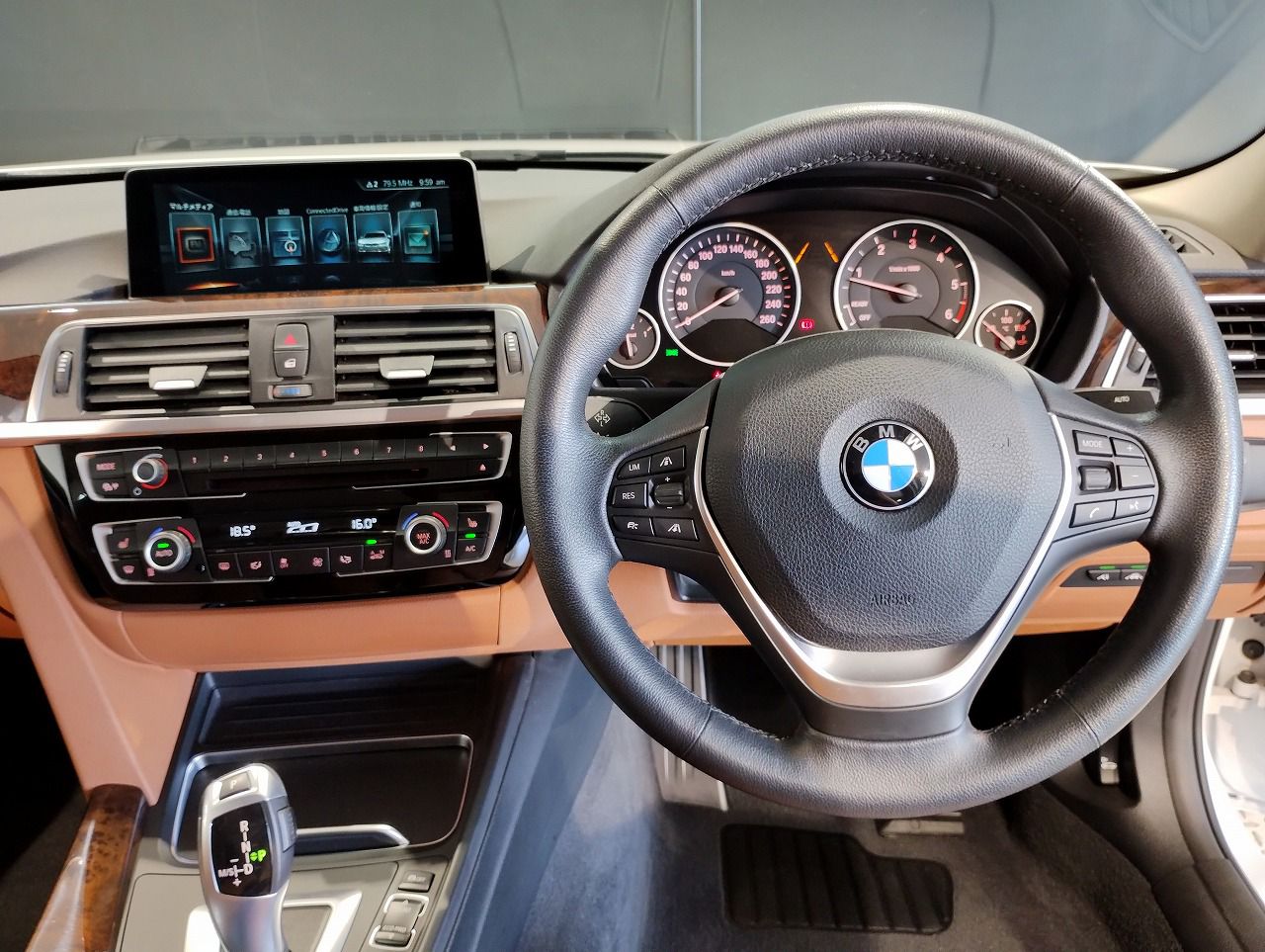320D SEDAN RHD