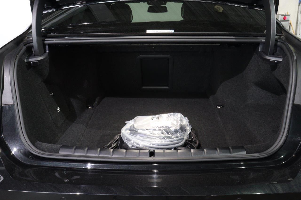 BMW i7 M70 xDrive Sedan RHD