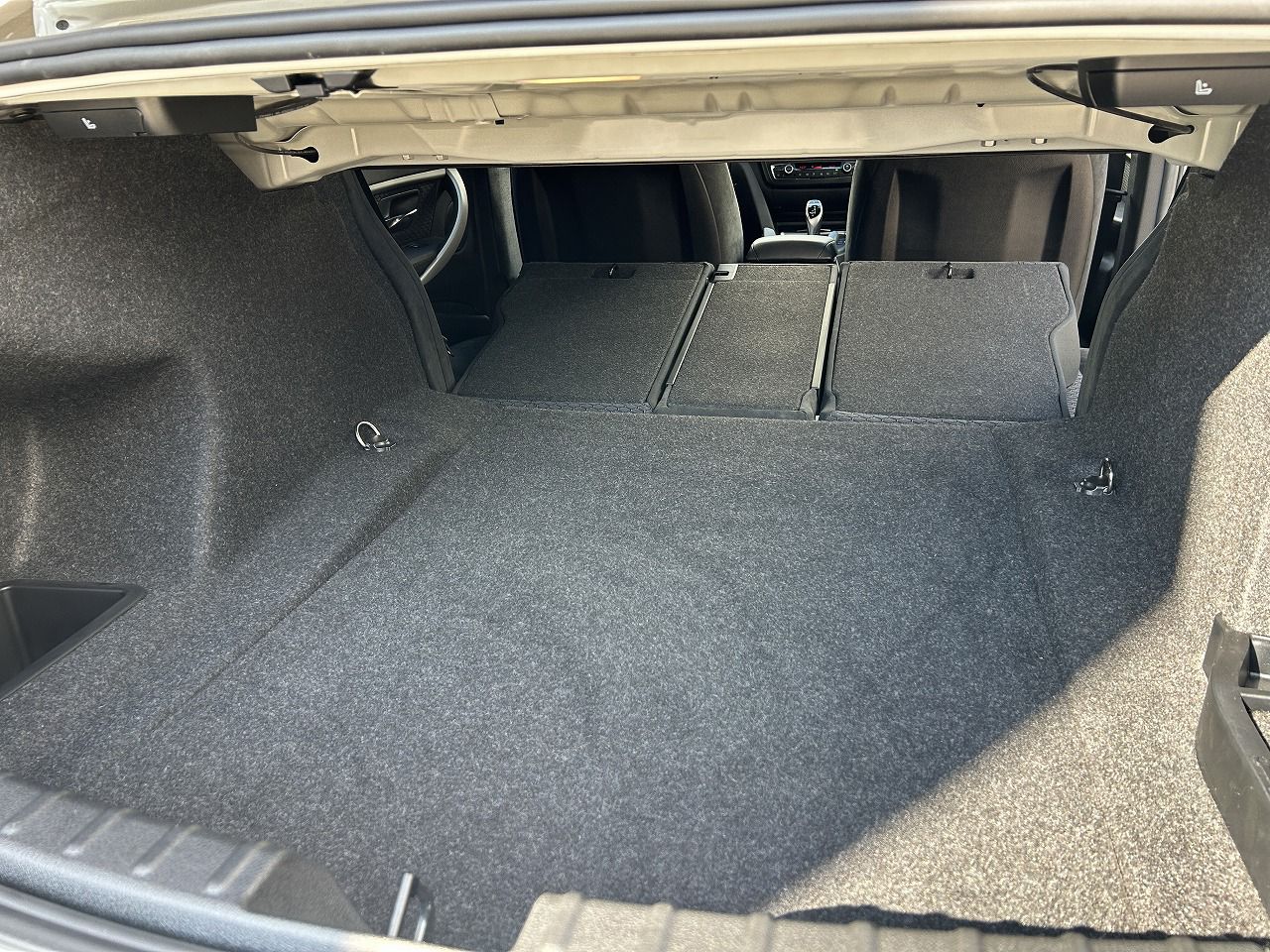 320I SEDAN RHD