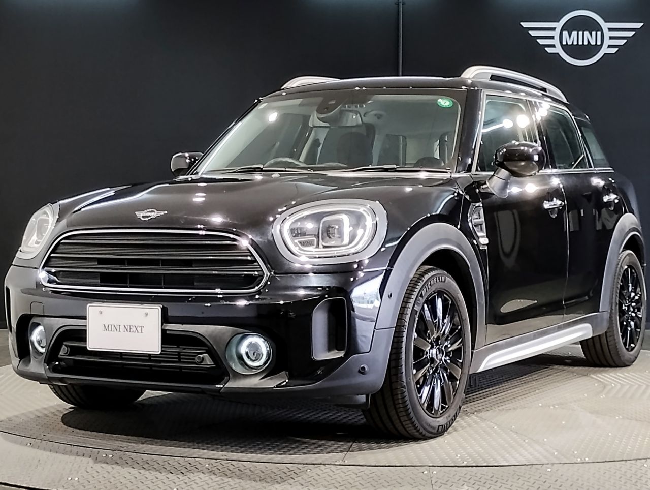 THE NEW MINI COOPER D CROSSOVER.