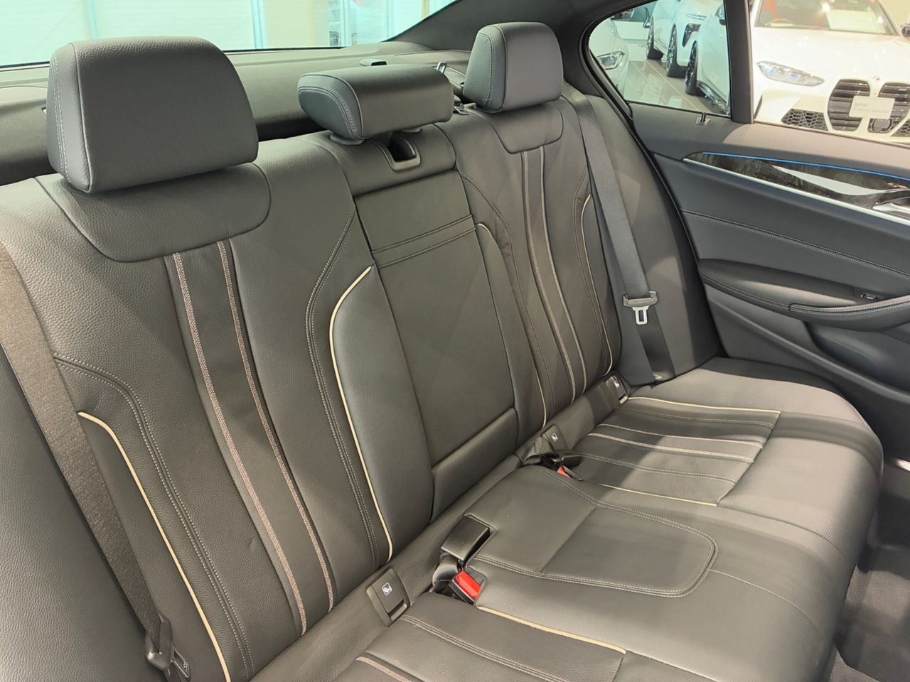 530e Sedan RHD