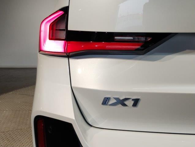 U11 iX1 xDrive30