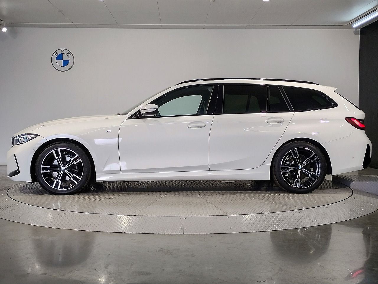 318i Touring RHD