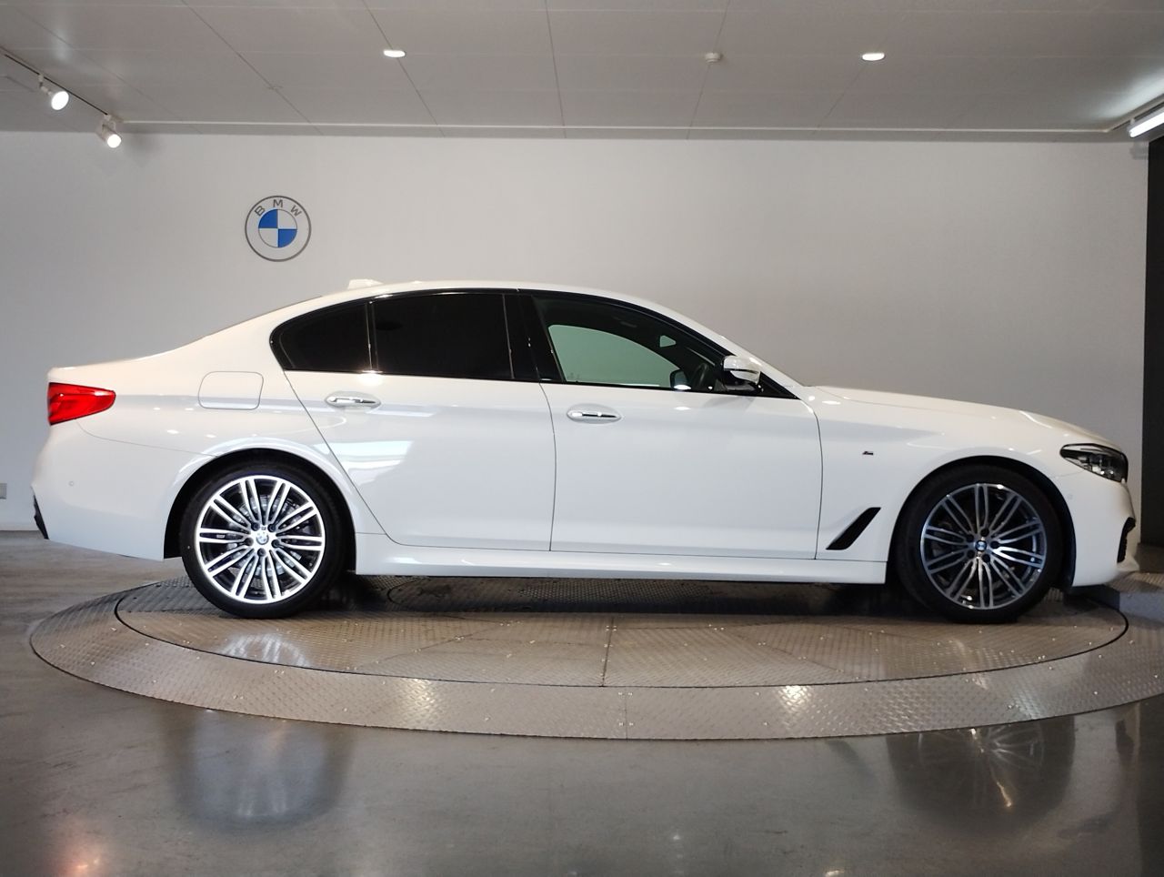 523I
