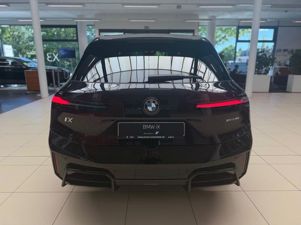 BMW iX