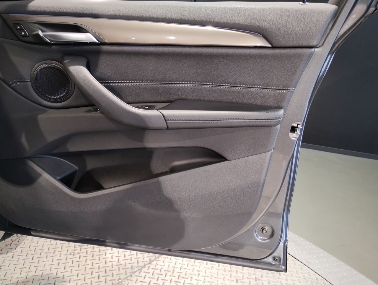X1 sDrive18i RHD