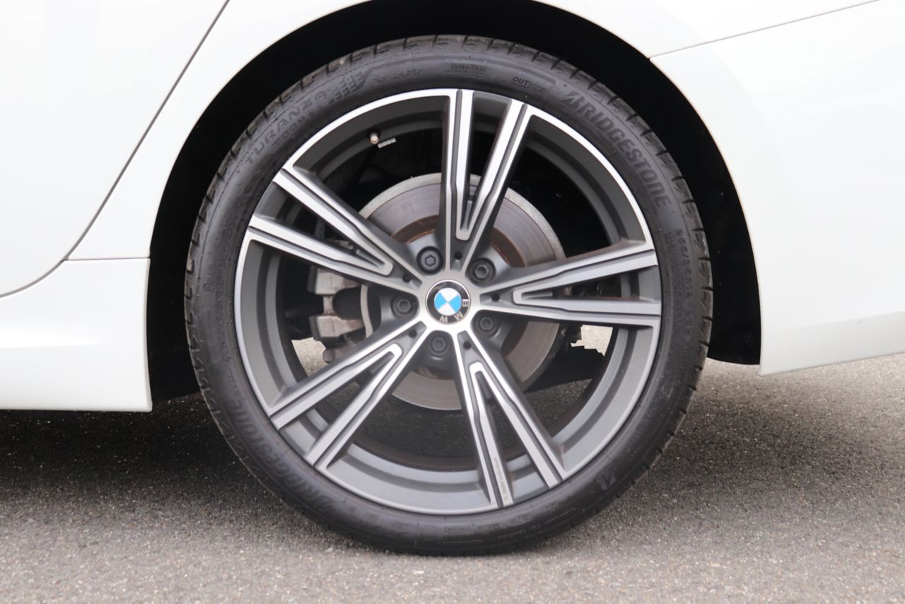 320d xDrive Berline RHD