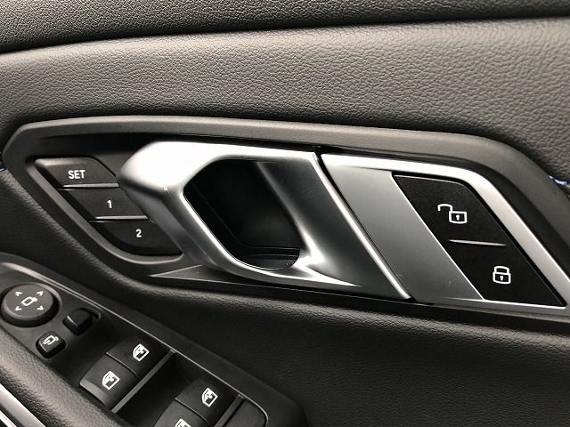 320d xDrive Berline RHD