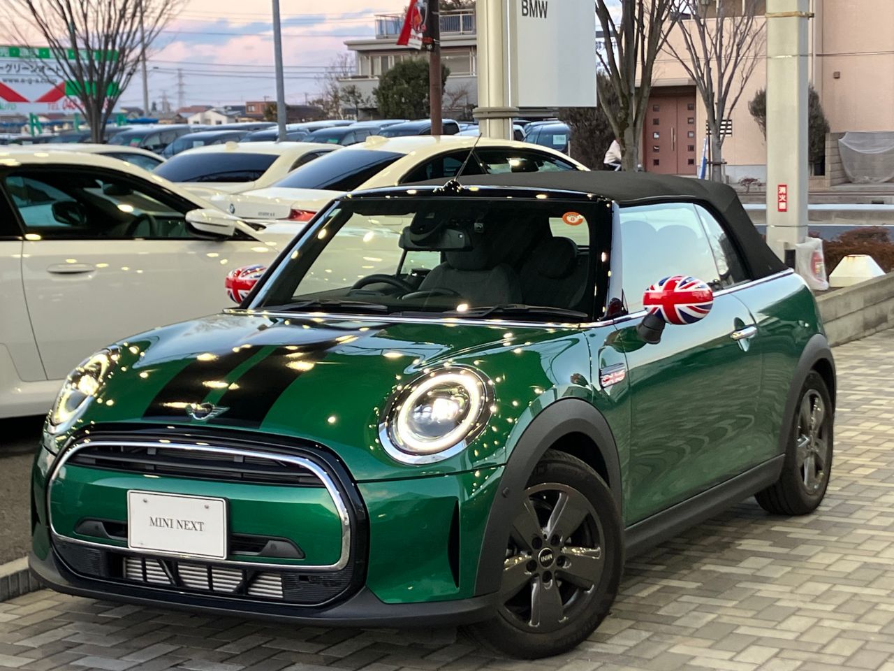 MINI COOPER CONVERTIBLE.