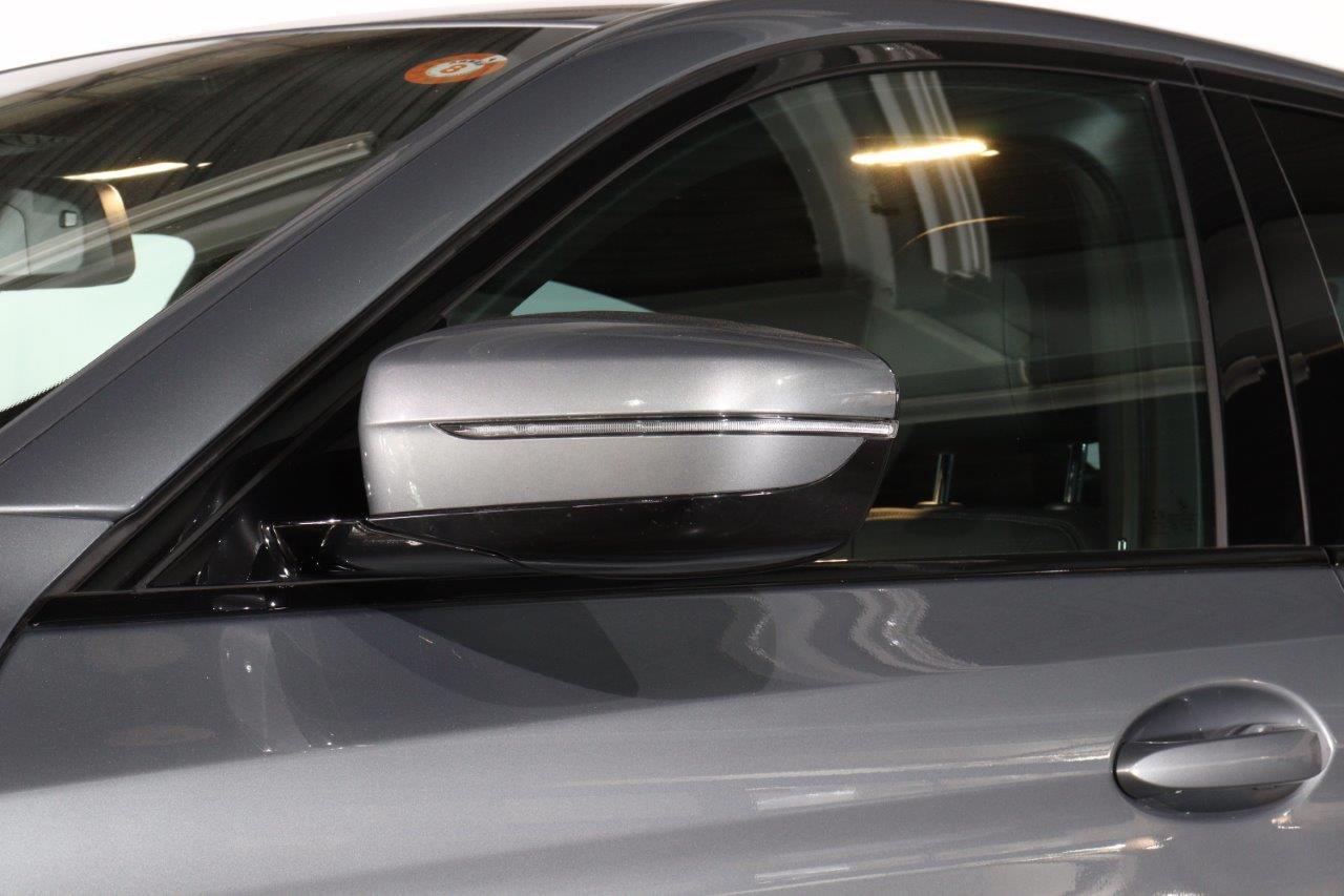 520d xDrive Sedan RHD