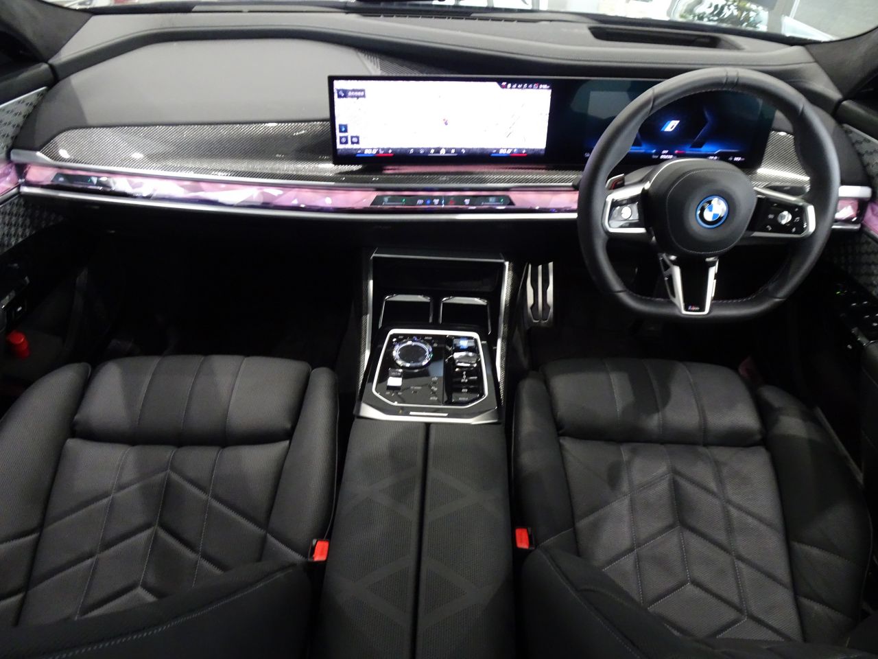 BMW i7 M70 xDrive Sedan RHD