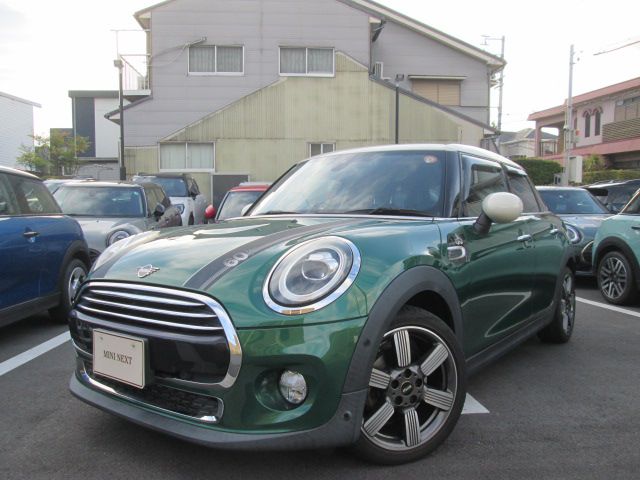 THE NEW MINI COOPER D 5 DOOR.