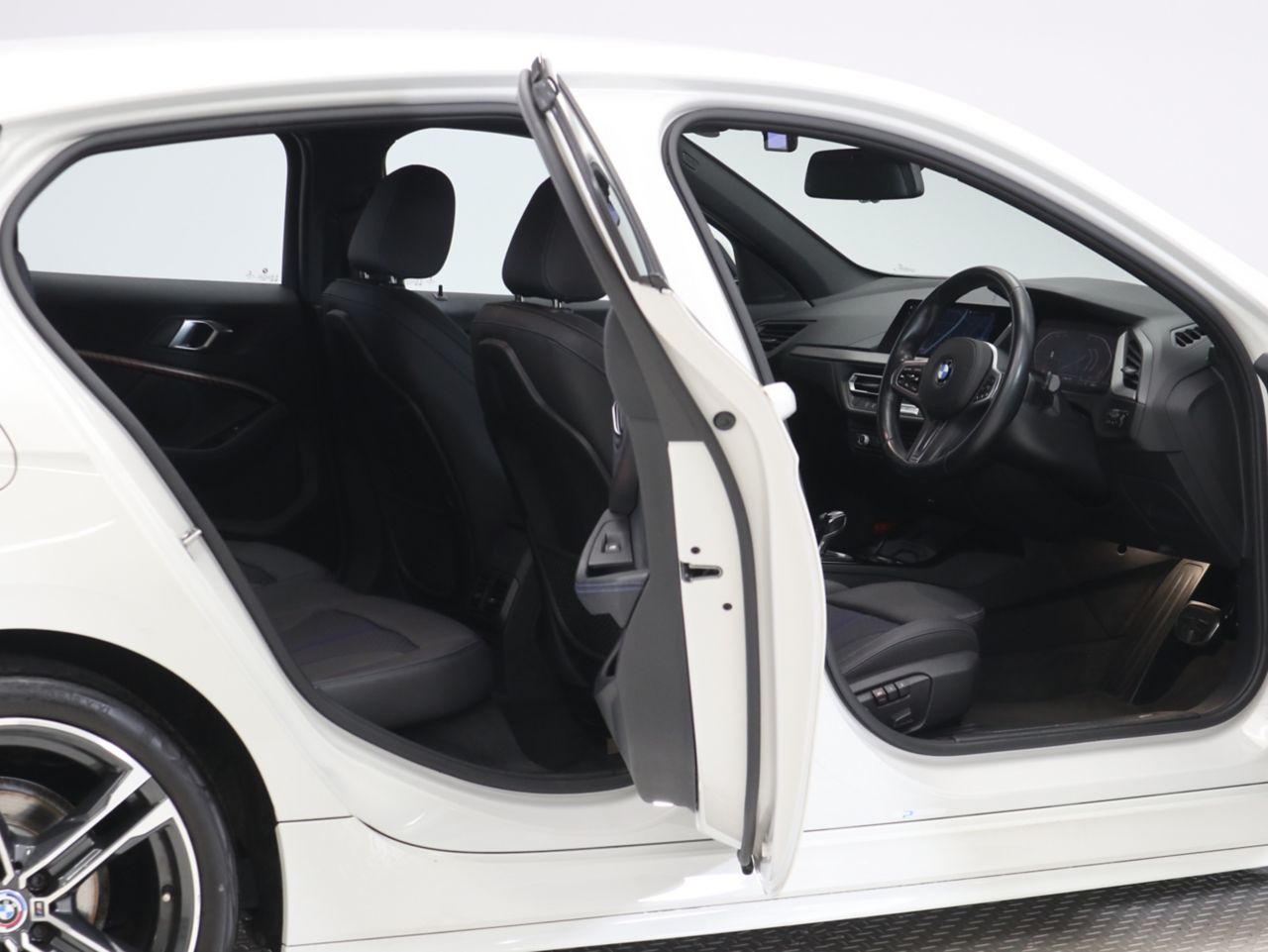 F40 118d Sports Hatch 5-door B47 2.0d