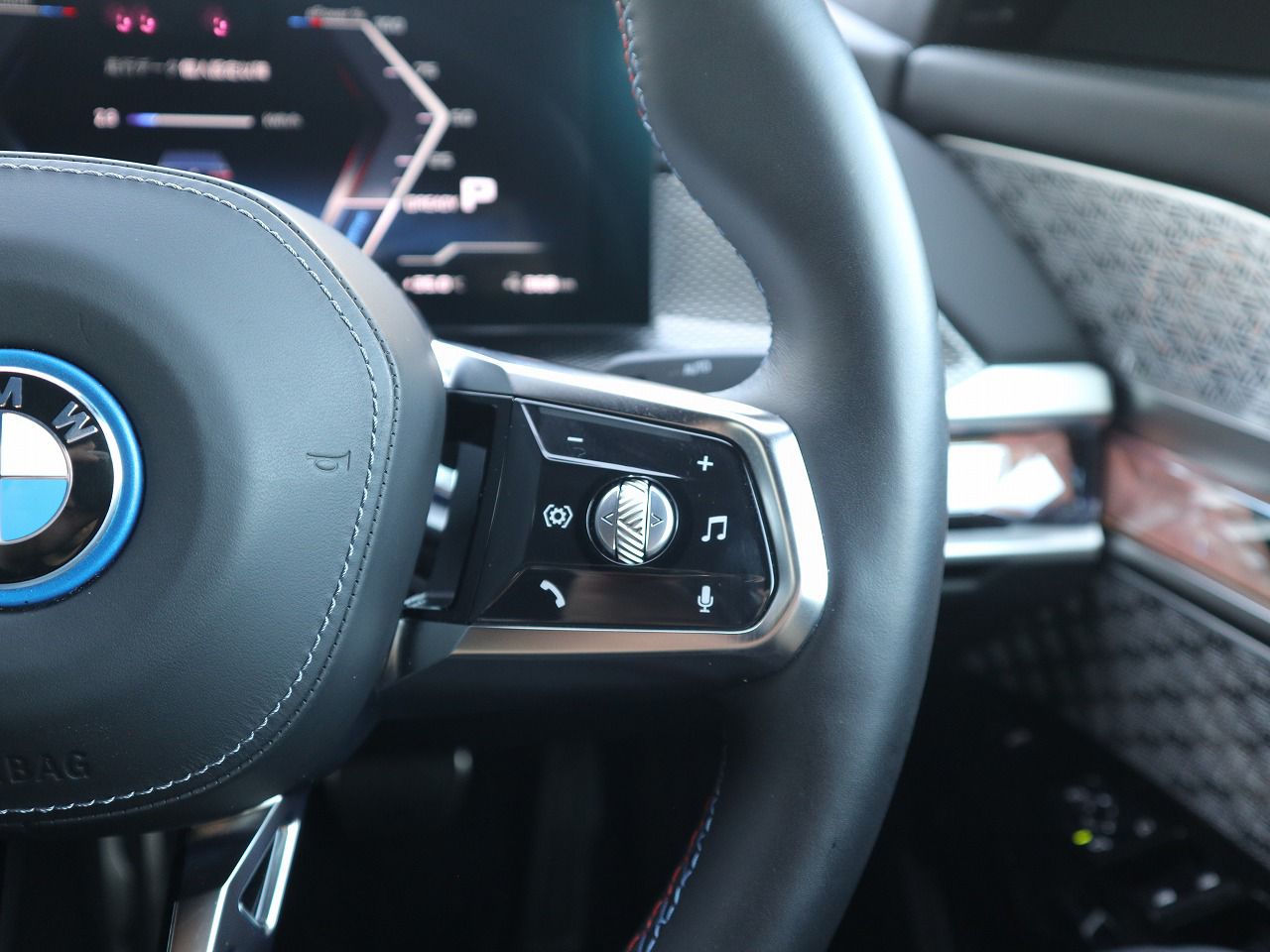 BMW i7 M70 xDrive Sedan RHD
