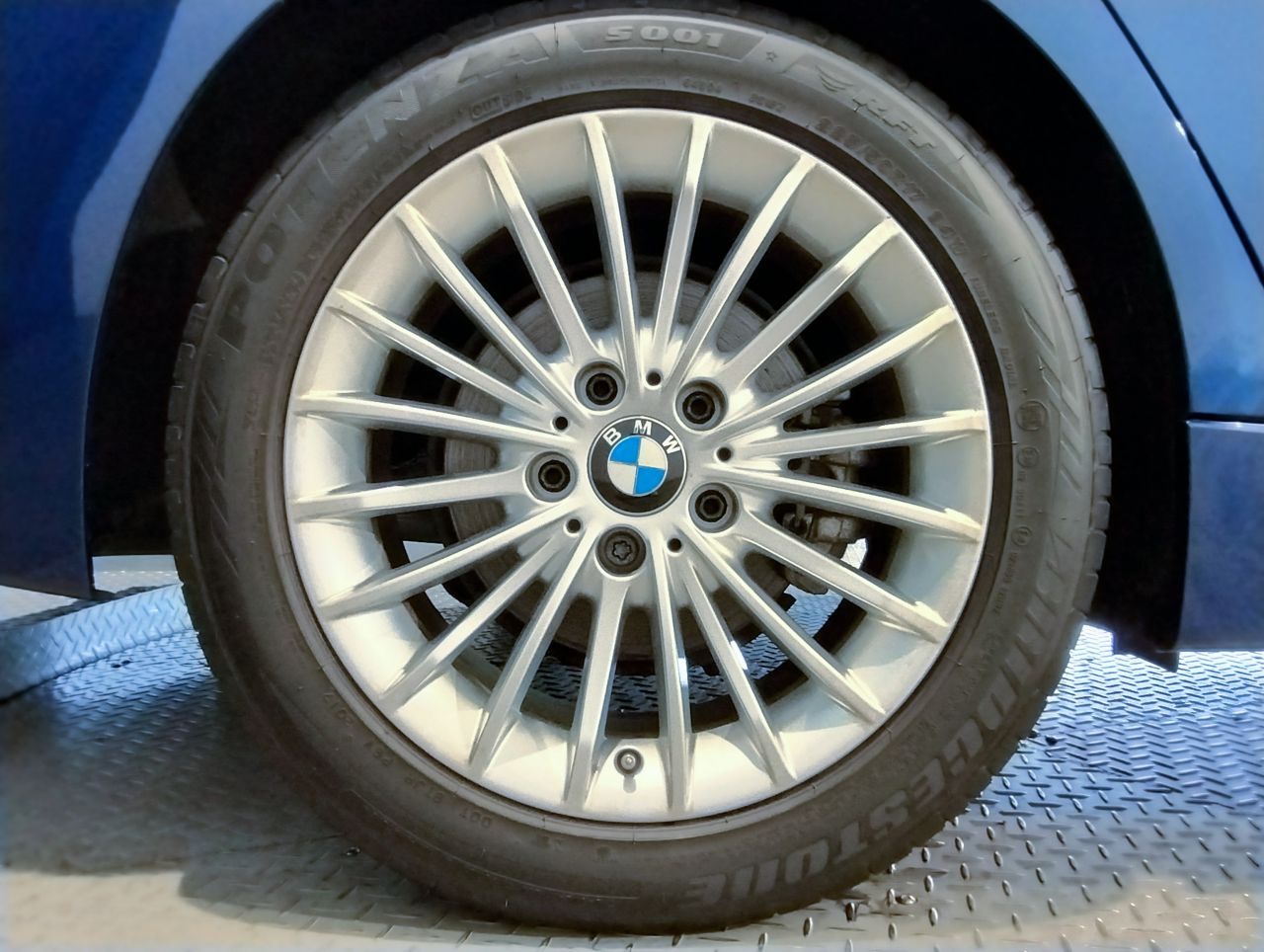 320D SEDAN RHD
