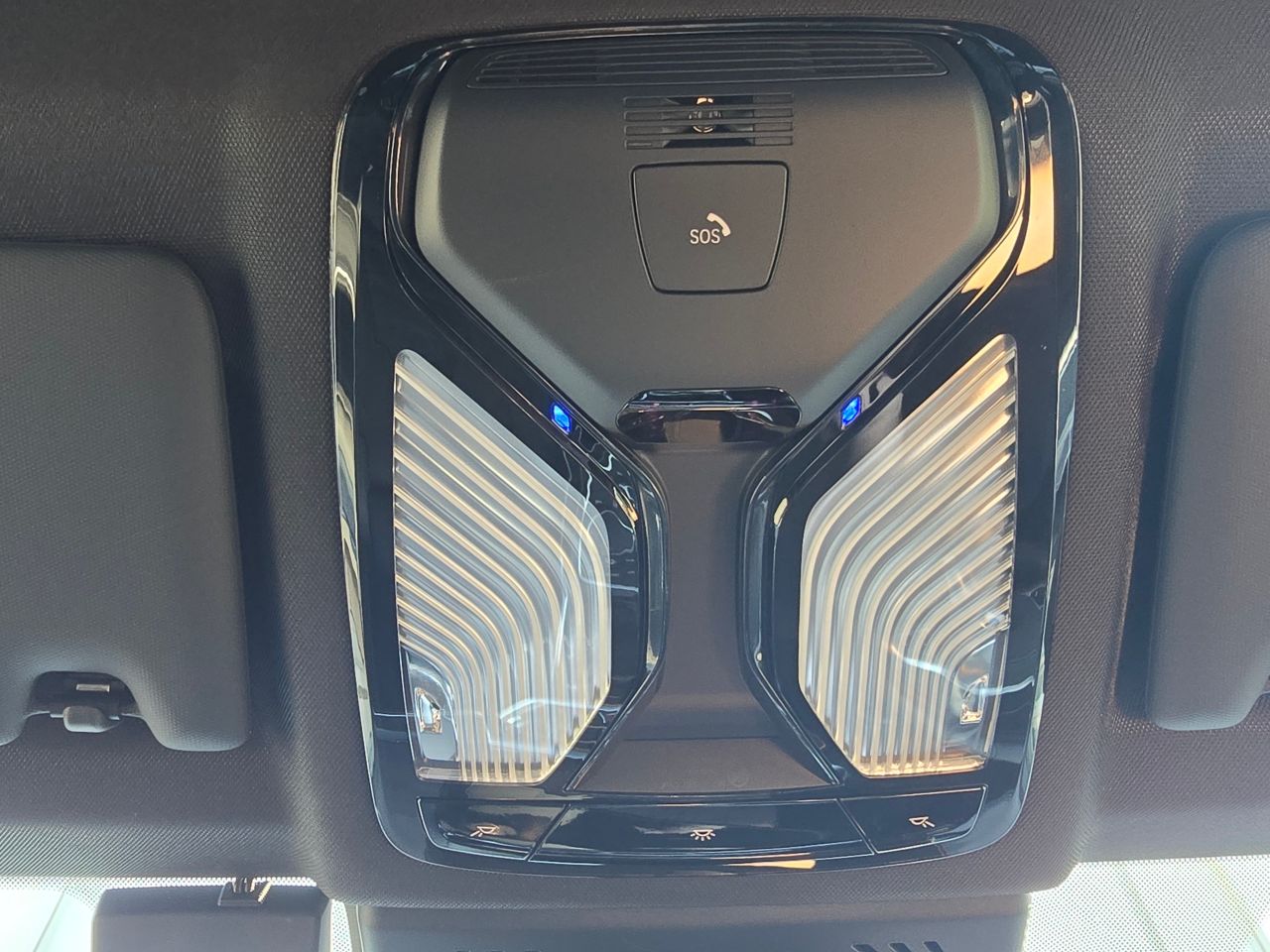 320i Sedan RHD