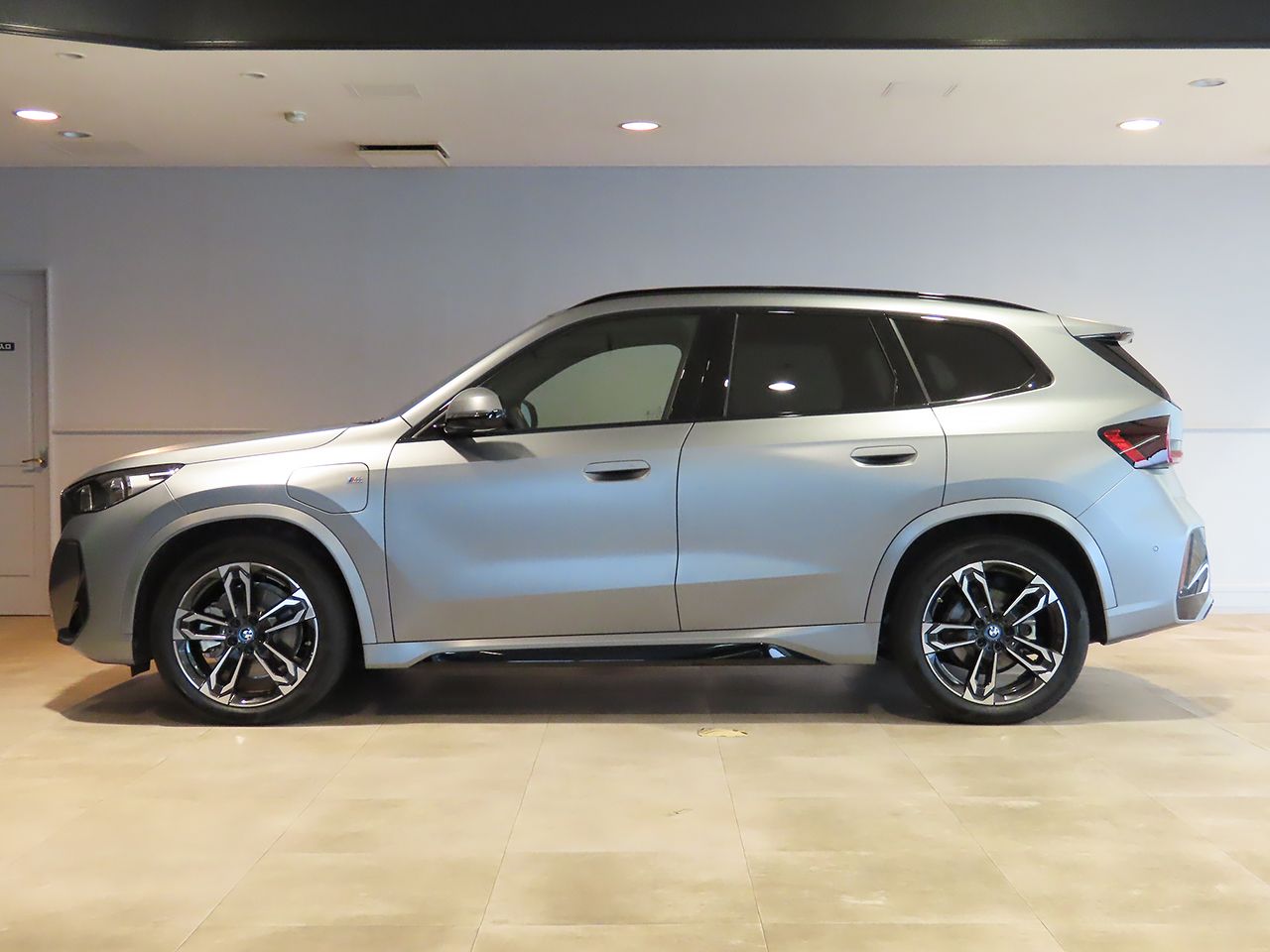 U11 iX1 xDrive30