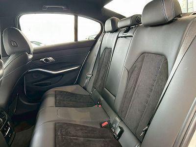 G20 330e Saloon RHD