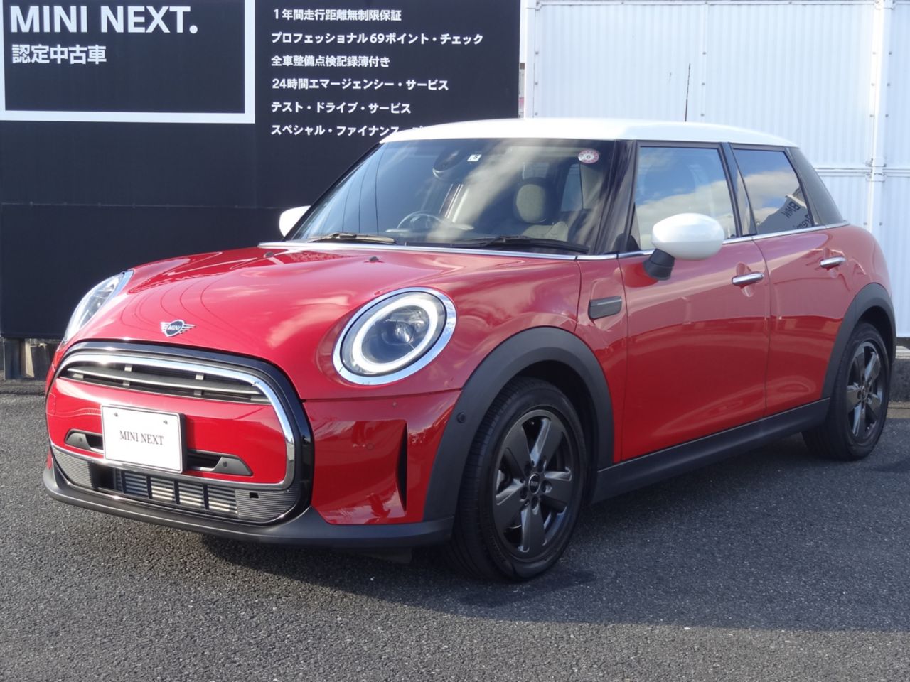 THE NEW MINI COOPER D 5 DOOR.