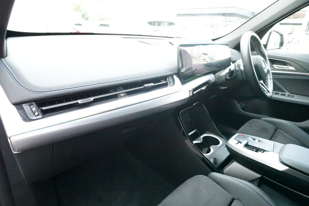 U11 iX1 xDrive30