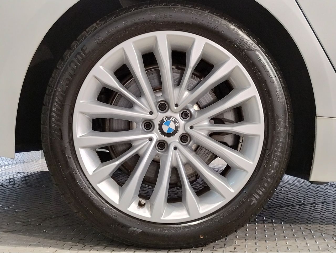 520d xDrive Sedan RHD